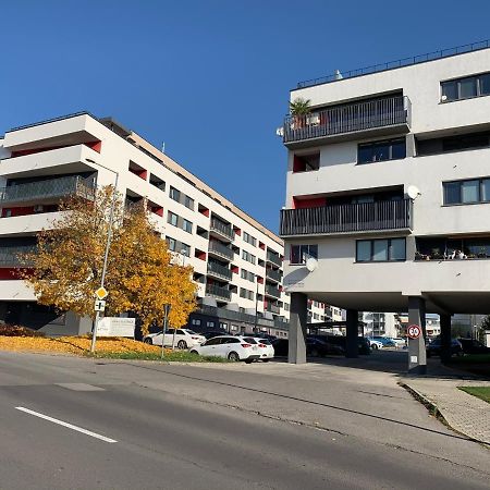 Bl Luxury Apartment, 24Hr Self Check-In, Free Private Garage Parking, Panoramic Views From Balcony, 5 Minute Walk To City Center Banska Bystrica Exterior photo